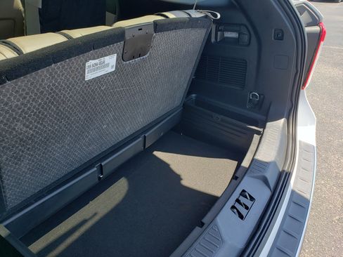 Used 2024 Ford Explorer Limited image 11