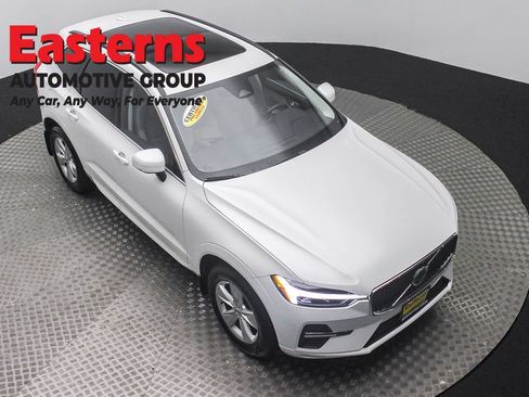 Used 2022 Volvo XC60 B5 Momentum AWD/4WD image 3
