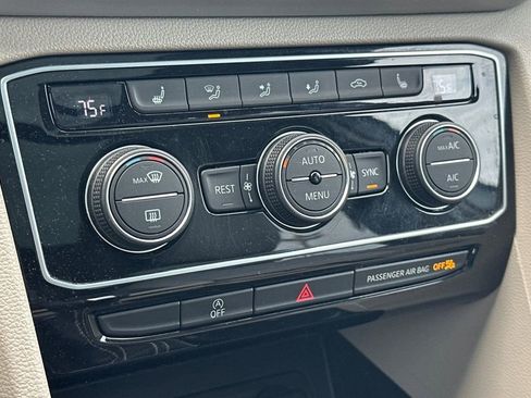 Used 2023 Volkswagen Atlas SE w/ Panoramic Sunroof Package image 21