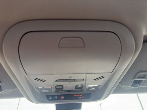 Certified 2020 Chevrolet Equinox Premier AWD/4WD image 23