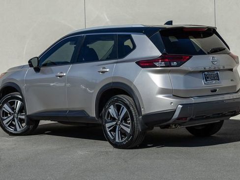 Used 2024 Nissan Rogue SL image 3