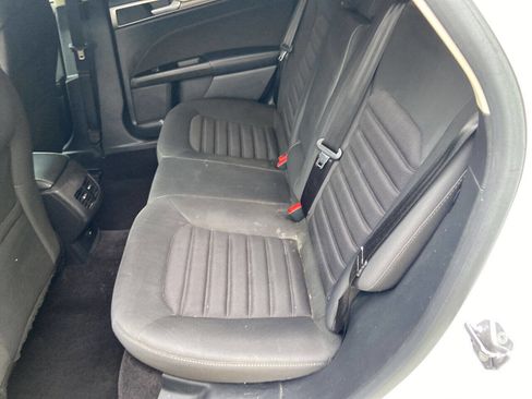 Used 2017 Ford Fusion SE w/ Fusion SE Technology Package image 10