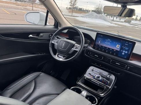 Used 2022 Lincoln Nautilus Reserve w/ Equipment Group 201A image 13