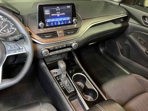 Used 2024 Nissan Altima 2.5 SV FWD image 31