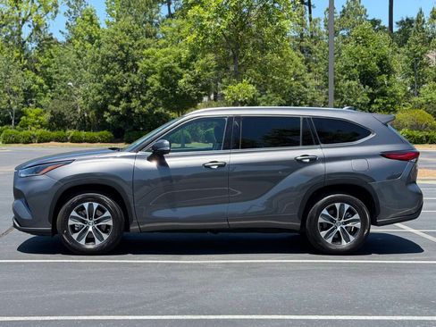 Used 2021 Toyota Highlander XLE FWD image 4