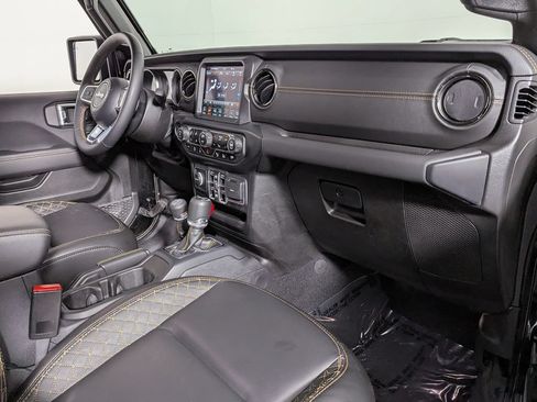 Used 2023 Jeep Gladiator Overland AWD/4WD image 24