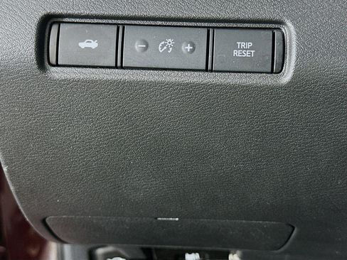 Used 2024 Nissan Altima 2.5 SV image 17