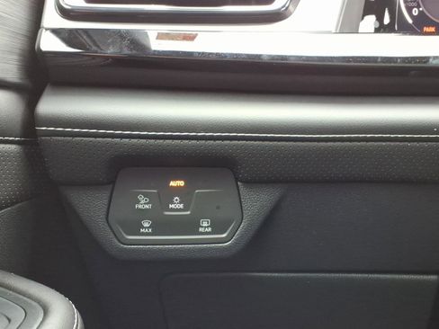 New 2026 Volkswagen Atlas Cross Sport SE image 23