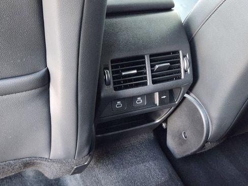 Certified 2025 Land Rover Discovery Sport Dynamic SE image 33