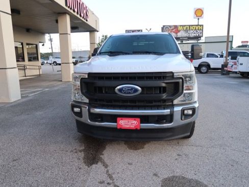 Used 2022 Ford F250 XL w/ Power Equipment Group AWD/4WD image 2
