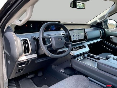 Certified 2025 Ford Expedition Active RWD image 18