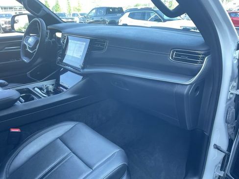 Used 2025 Jeep Wagoneer Series II AWD/4WD image 29