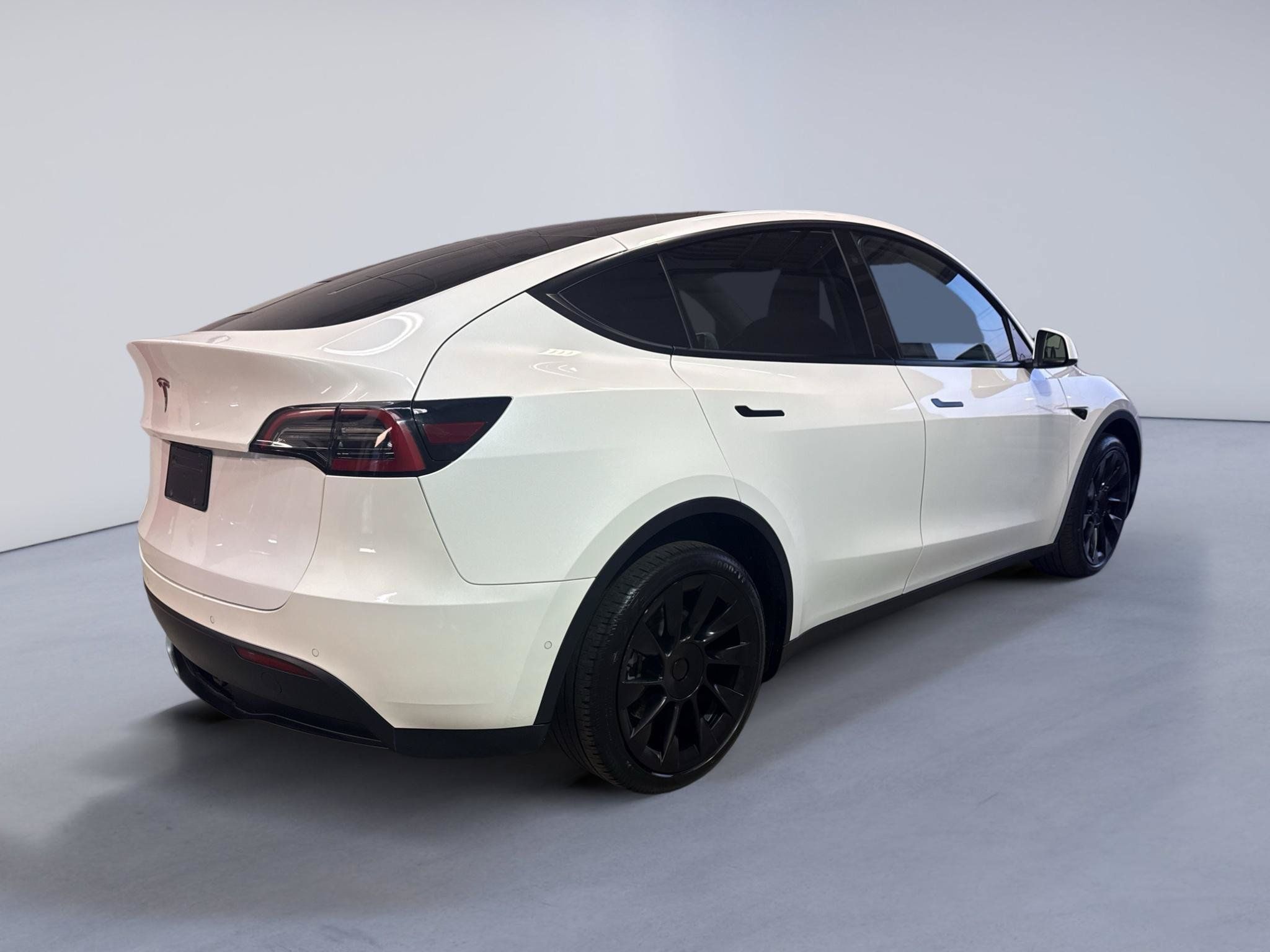 Used 2022 Tesla Model Y Long Range AWD/4WD image 8