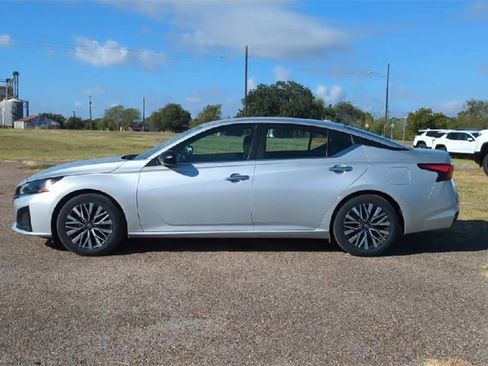 Used 2024 Nissan Altima 2.5 SV image 5