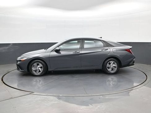 Used 2024 Hyundai Elantra SE FWD image 8