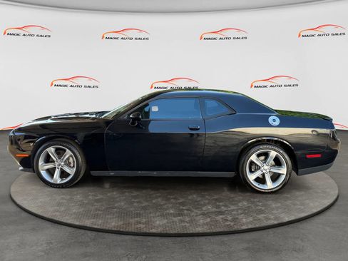 Used 2016 Dodge Challenger R/T RWD image 7