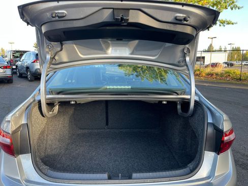 Used 2025 Volkswagen Jetta SE image 31