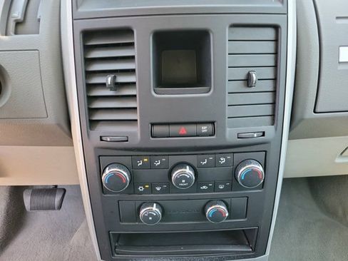 Used 2010 Dodge Grand Caravan SE w/ Popular Equipment Group FWD image 10