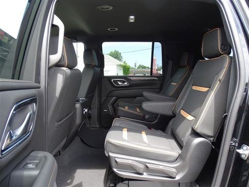 Used 2023 GMC Yukon XL AT4 image 11