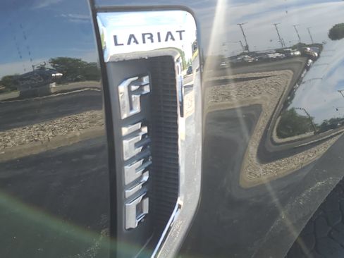 Used 2017 Ford F250 Lariat w/ Lariat Ultimate Package AWD/4WD image 11