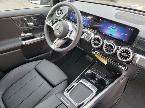 Used 2025 Mercedes-Benz EQB 350 4MATIC SUV image 11