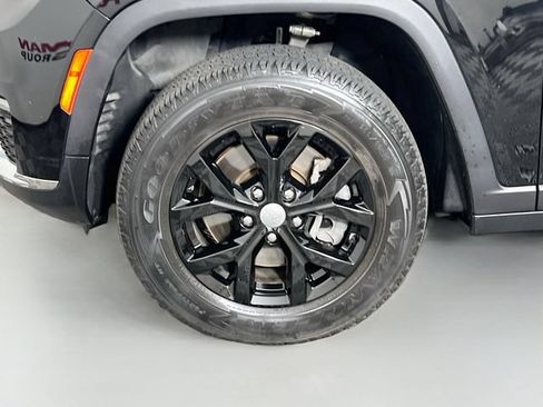 Used 2021 Jeep Grand Cherokee L Limited AWD/4WD image 30