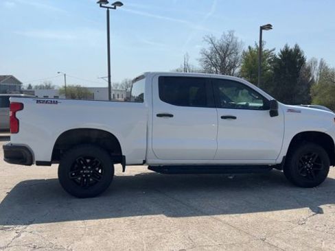 Used 2021 Chevrolet Silverado 1500 Custom Trail Boss w/ LPO, Dark Essentials Package image 9