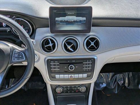 Used 2018 Mercedes-Benz CLA 250 image 12