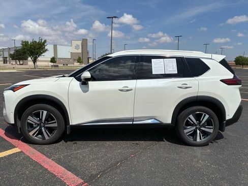 Certified 2023 Nissan Rogue Platinum w/ Platinum Premium Package FWD image 3