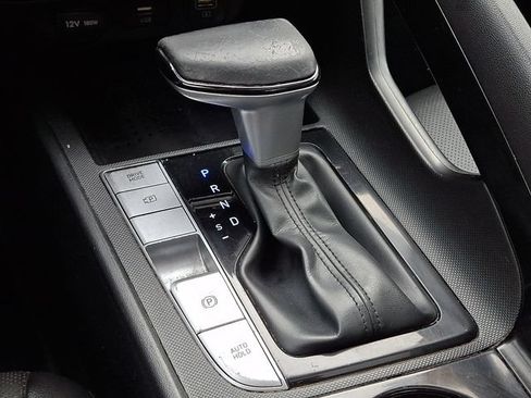 Used 2022 Hyundai Elantra Limited w/ Preferred Accessory Package FWD image 14