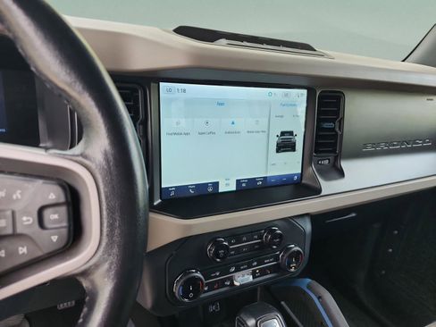 Used 2022 Ford Bronco Wildtrak image 11