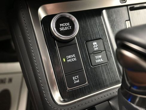 Used 2024 Lexus GX 550 w/ Accessory Package (31) AWD/4WD image 23
