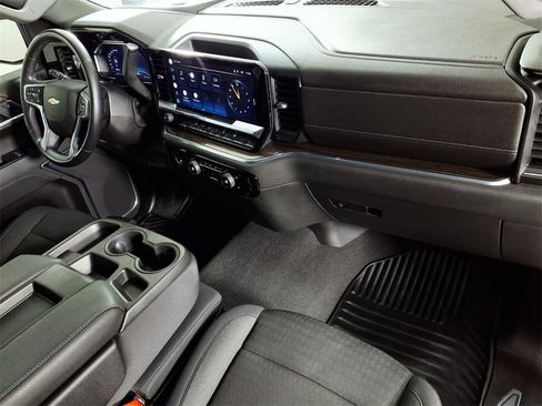 Used 2022 Chevrolet Silverado 1500 LT image 12