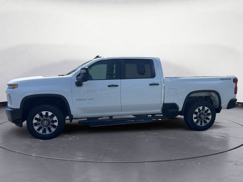 Used 2022 Chevrolet Silverado 2500 Custom w/ Custom Value Package AWD/4WD image 4
