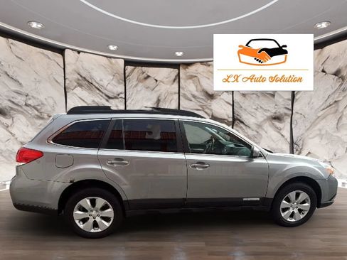 Used 2011 Subaru Outback 2.5i Premium w/ All-Weather Pkg AWD/4WD image 8