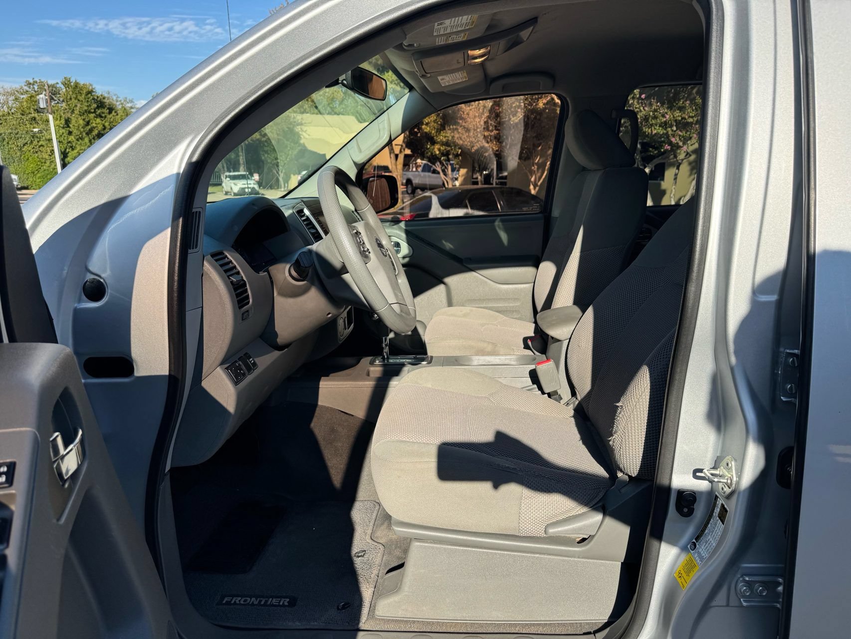 Used 2019 Nissan Frontier SV RWD image 5