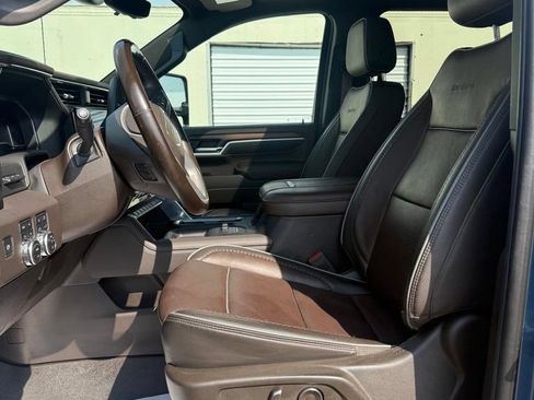 Used 2025 GMC Sierra 2500 Denali w/ Denali Reserve Package AWD/4WD image 8
