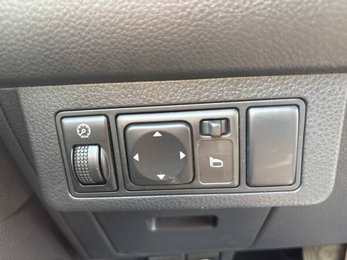 Used 2007 Nissan Versa 1.8 S w/ PWR Pkg FWD image 11