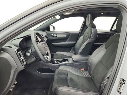 Certified 2022 Volvo XC40 P8 Recharge Plus image 30