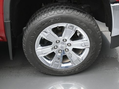 Used 2018 GMC Sierra 1500 SLT AWD/4WD image 39