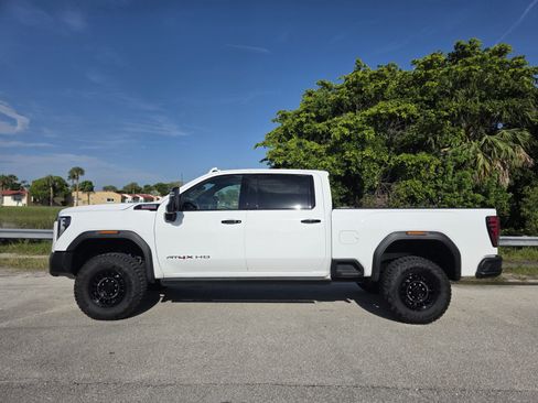 Used 2025 GMC Sierra 2500 AT4X AWD/4WD image 7
