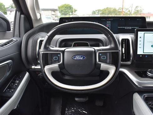 Certified 2025 Ford Expedition Max Platinum w/ Driver's Package AWD/4WD image 16