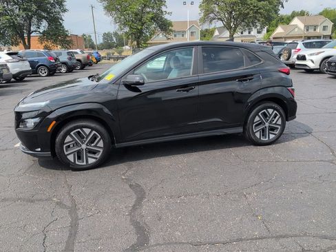 Used 2023 Hyundai Kona SE FWD image 2