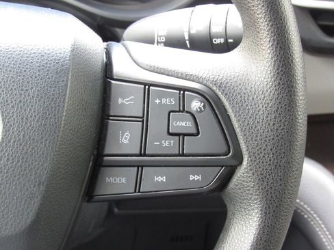 Used 2023 Toyota Sienna LE image 27