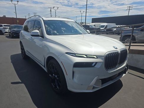 Used 2025 BMW X7 xDrive40i w/ Premium Package AWD/4WD image 3