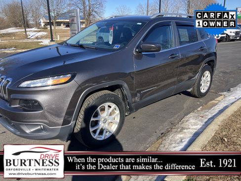 Used 2017 Jeep Cherokee Latitude w/ Cold Weather Group image 16