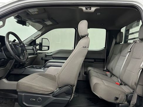 Used 2019 Ford F250 XLT w/ XLT Premium Package image 12