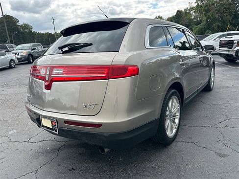 Used 2019 Lincoln MKT AWD image 6