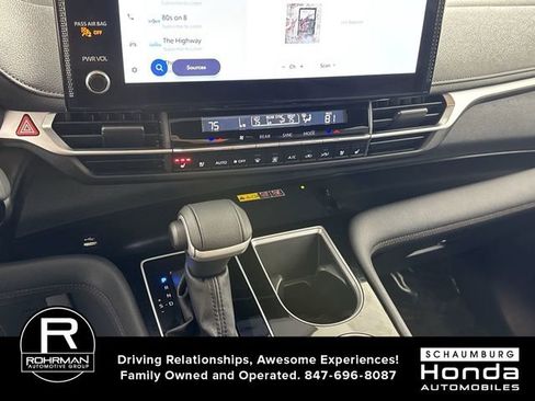 Used 2025 Toyota Sienna Platinum image 10