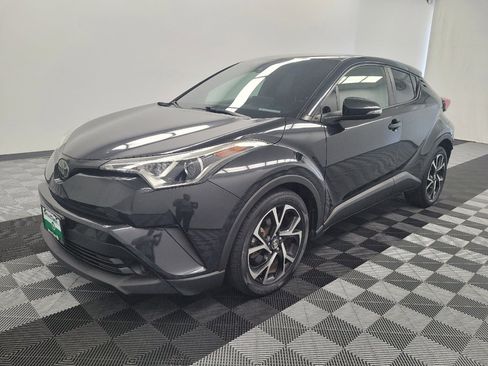 Used 2019 Toyota C-HR XLE FWD image 2